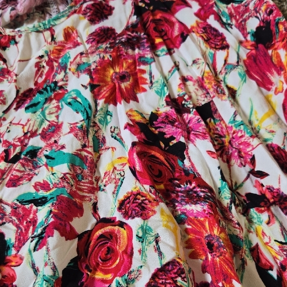 Vivid Imports Size Large Racer Back Floral Tank With White Knit Fringe - Picture 3 of 8